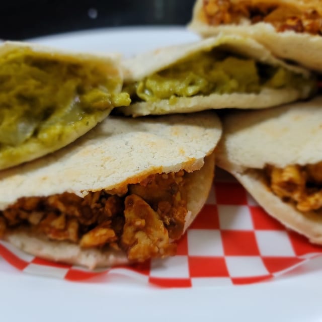 Gordita de Frijol con Queso.